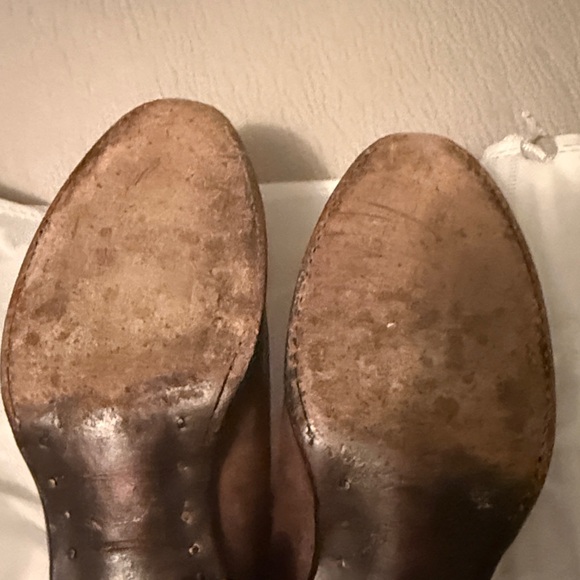 Frye Diana Cut Stud Short Boot Size: 7.5 - Picture 8 of 9